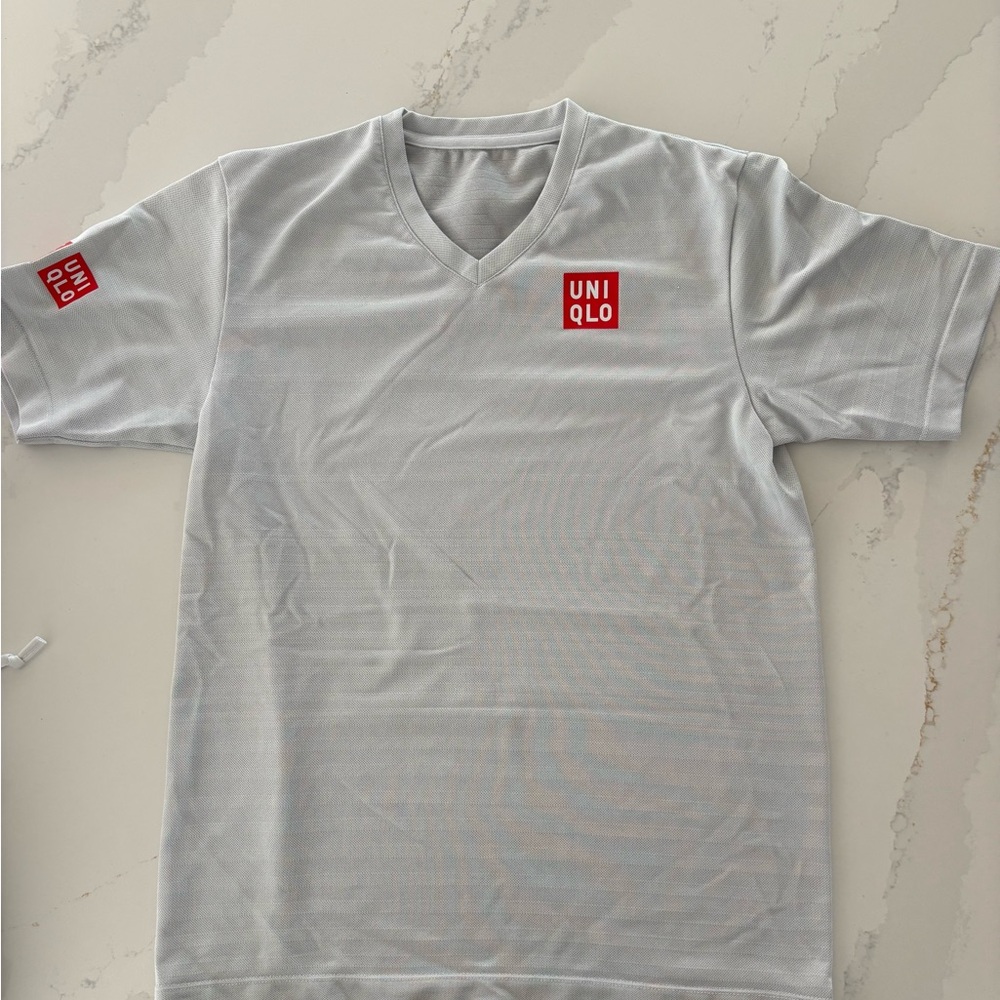 Uniqlo Men's Light Gray Djokovic Short Sleeve Tee